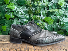 Afbeelding in Gallery-weergave laden, geweldig mooie veterschoen met python leer Sendra maat 45