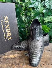 Afbeelding in Gallery-weergave laden, geweldig mooie veterschoen met python leer Sendra maat 45