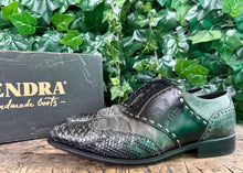 Afbeelding in Gallery-weergave laden, geweldig mooie veterschoen met python leer Sendra maat 45