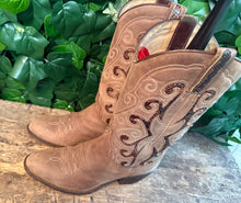 Afbeelding in Gallery-weergave laden, mooie laarzen met python leer van Sendra maat 37