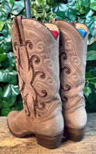 Afbeelding in Gallery-weergave laden, mooie laarzen met python leer van Sendra maat 37