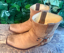 Afbeelding in Gallery-weergave laden, Bijna Nieuwe laarzen van Sendra maat 43