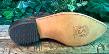 Afbeelding in Gallery-weergave laden, Prachtige aparte vintage leren laarzen van Sendra , maat 41