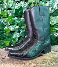 Afbeelding in Gallery-weergave laden, Nieuwe mooie laarzen met python leer van Sendra maat 41