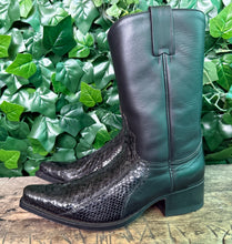 Afbeelding in Gallery-weergave laden, Nieuwe mooie laarzen met python leer van Sendra maat 41