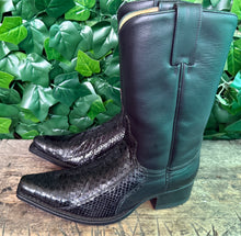 Afbeelding in Gallery-weergave laden, Nieuwe mooie laarzen met python leer van Sendra maat 41