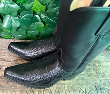 Afbeelding in Gallery-weergave laden, Nieuwe mooie laarzen met python leer van Sendra maat 41