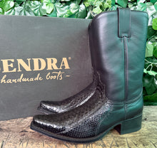 Afbeelding in Gallery-weergave laden, Nieuwe mooie laarzen met python leer van Sendra maat 41