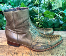 Afbeelding in Gallery-weergave laden, prachtige laarzen met python leer van Sendra maat 41