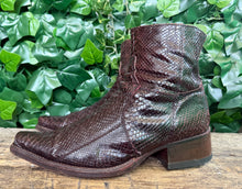 Afbeelding in Gallery-weergave laden, zo goed als nieuw prachtige python laarzen Sendra maat 42