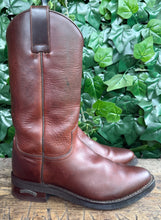 Afbeelding in Gallery-weergave laden, Bijna Nieuwe prachtige vintage laarzen van Sendra maat 41
