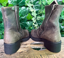 Afbeelding in Gallery-weergave laden, prachtige vintage plateau boots van Sendra maat 42