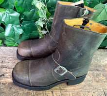 Afbeelding in Gallery-weergave laden, prachtige vintage plateau boots van Sendra maat 42