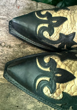 Afbeelding in Gallery-weergave laden, Bijna Nieuwe prachtige laarzen python leer Sendra maat 42