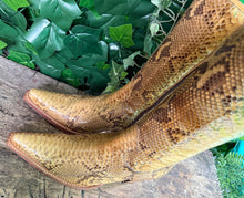 Afbeelding in Gallery-weergave laden, prachtige vintage laarzen van python leer van Sendra maat 38