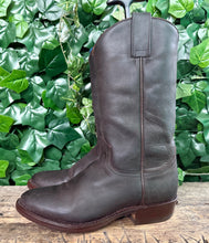 Afbeelding in Gallery-weergave laden, Bijna Nieuwe prachtige vintage laarzen van Sendra maat 42