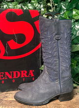 Afbeelding in Gallery-weergave laden, Bijna Nieuwe prachtige laarzen van Sendra maat 38