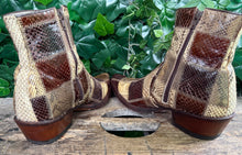 Afbeelding in Gallery-weergave laden, Bijna Nieuwe python vintage laarzen van Sendra maat 42