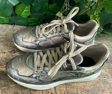 Afbeelding in Gallery-weergave laden, bijna Nieuwe prachtige sneakers Xsensible maat 37(wijdte G)
