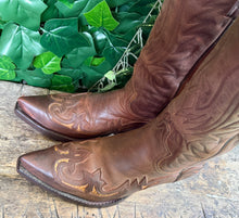 Afbeelding in Gallery-weergave laden, Bijna Nieuwe stoere laarzen van Sendra maat 42