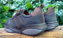 Afbeelding in Gallery-weergave laden, bijna Nieuwe sneakers van Xsensible maat 43 (wijdte HX)