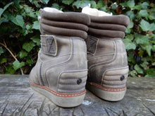 Afbeelding in Gallery-weergave laden, zo goed als nieuw hoge sneakers van Diesel maat 37