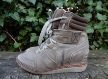 Afbeelding in Gallery-weergave laden, zo goed als nieuw hoge sneakers van Diesel maat 37