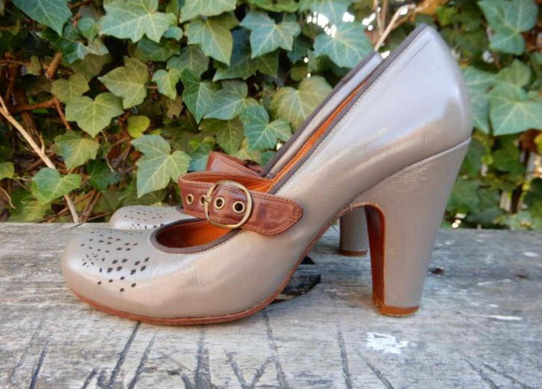 zo goed als nieuw  Pumps van Chie Mihara maat 38