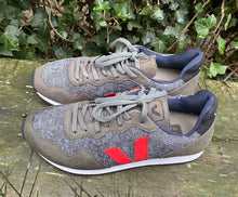 Afbeelding in Gallery-weergave laden, Zo goed als nieuw Sneakers van Veja maat 44 (10)