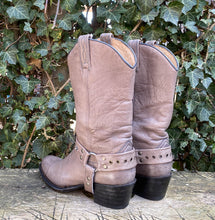 Afbeelding in Gallery-weergave laden, Zo goed als nieuw Laarsjes van Sendra maat 39 (6)