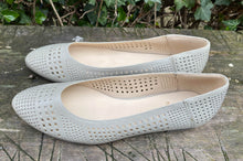 Afbeelding in Gallery-weergave laden, Nieuwe ballerina’s van Högl maat 37,5 (4,5)