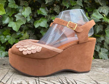 Afbeelding in Gallery-weergave laden, Nieuwe plateau sandalen van Chie Mihara maat 41