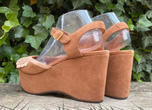 Afbeelding in Gallery-weergave laden, Nieuwe plateau sandalen van Chie Mihara maat 41