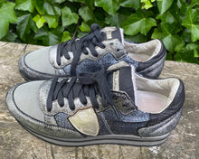 Afbeelding in Gallery-weergave laden, Zo goed als nieuw Sneakers van Philippe Model maat 37