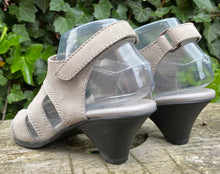 Afbeelding in Gallery-weergave laden, Nieuwe sandalen van Arche maat 37