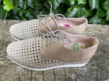 Afbeelding in Gallery-weergave laden, Nieuwe sneakers van Hispanitas maat 37