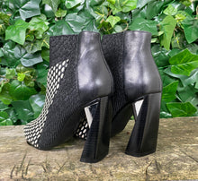 Afbeelding in Gallery-weergave laden, Nieuwe Laarsjes van United Nude maat 36