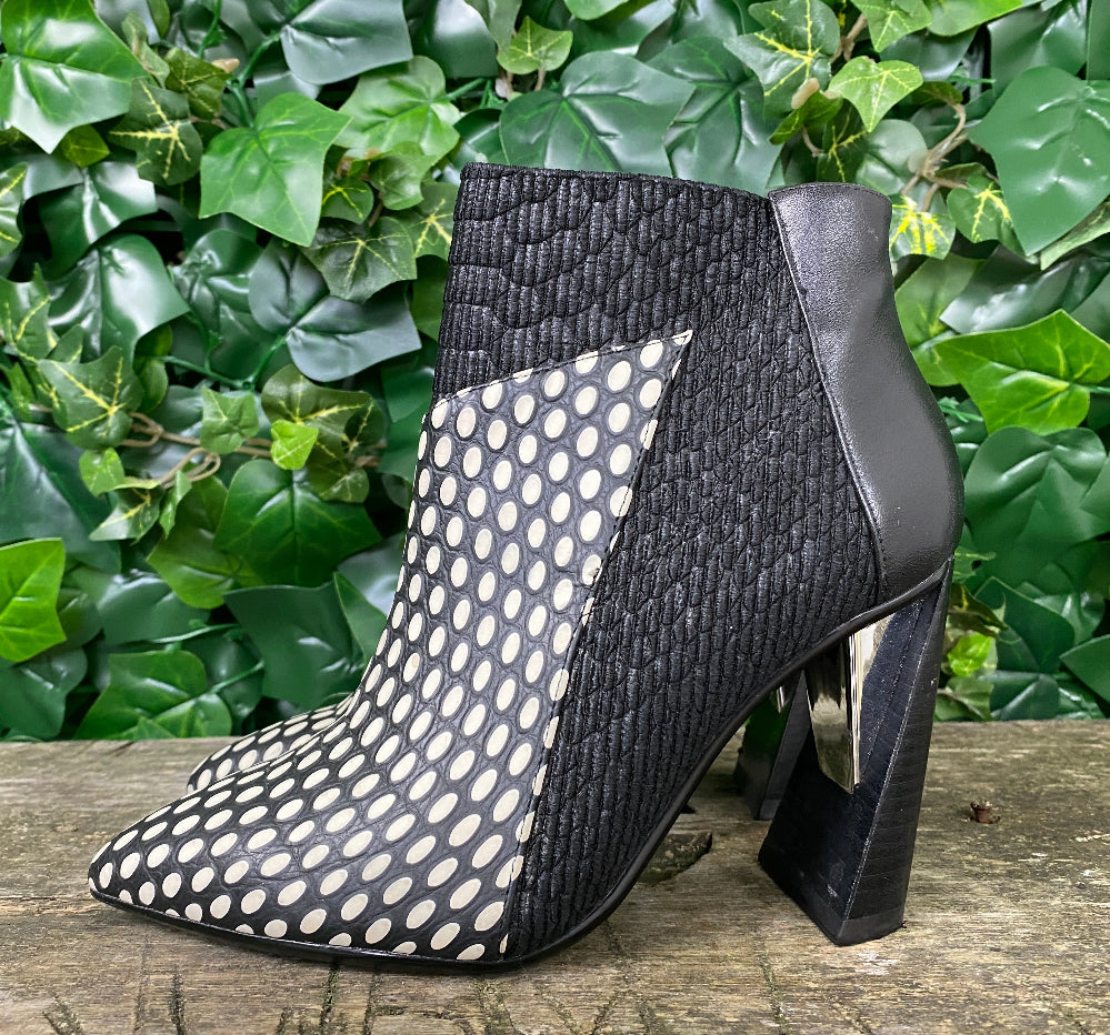 Nieuwe Laarsjes van United Nude maat 36