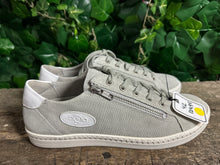 Afbeelding in Gallery-weergave laden, Nieuwe sneakers van AQA maat 42