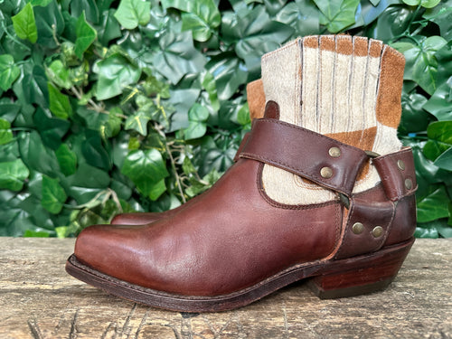 zo goed als nieuw vintage laarsje Sendra maat 38,5(maat 5,5)