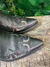 Afbeelding in Gallery-weergave laden, zo goed als nieuw cowboy boots van Sendra maat 43