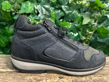 Afbeelding in Gallery-weergave laden, zo goed als nieuw hoge sneaker Xsensible maat 42(wijdte G)