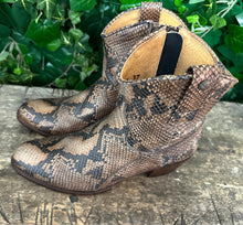 Afbeelding in Gallery-weergave laden, Nieuwe laarsjes van Sendra maat 37