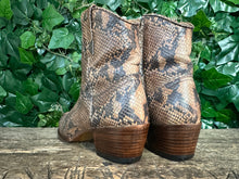 Afbeelding in Gallery-weergave laden, Nieuwe laarsjes van Sendra maat 37