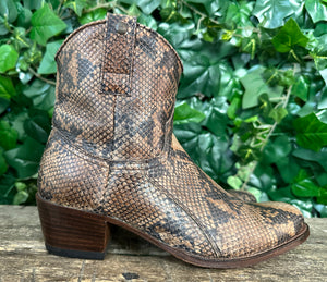 Nieuwe laarsjes van Sendra maat 37