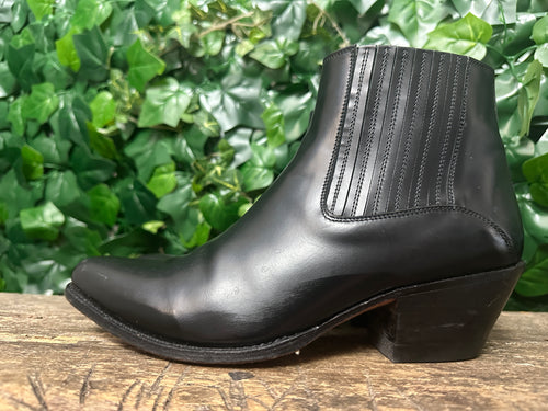 Bijna Nieuwe enkellaarsjes van Sendra maat 41