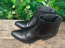 Afbeelding in Gallery-weergave laden, Bijna Nieuwe enkellaarsjes van Sendra maat 41