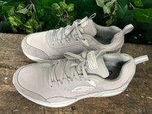 Afbeelding in Gallery-weergave laden, zo goed als nieuw sneakers van Skechers maat 42