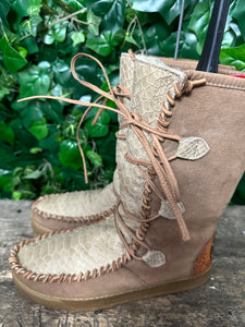 Nieuwe gevoerde boots van Karma of Charme maat 39
