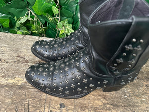 zo goed als nieuw laarsjes maat Sendra maat 37